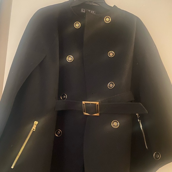 SOLD new cape size medium - Picture 2 of 3